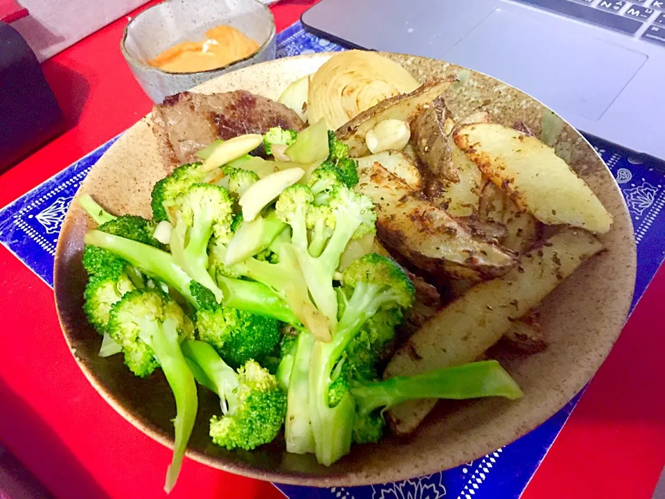 Steak, grilled veggies and baked potato fries with sriracha mayo|Emmaさん