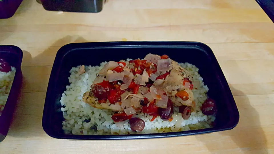 Gre3k Chicken over Cauliflower Rice|Kristen Morganさん