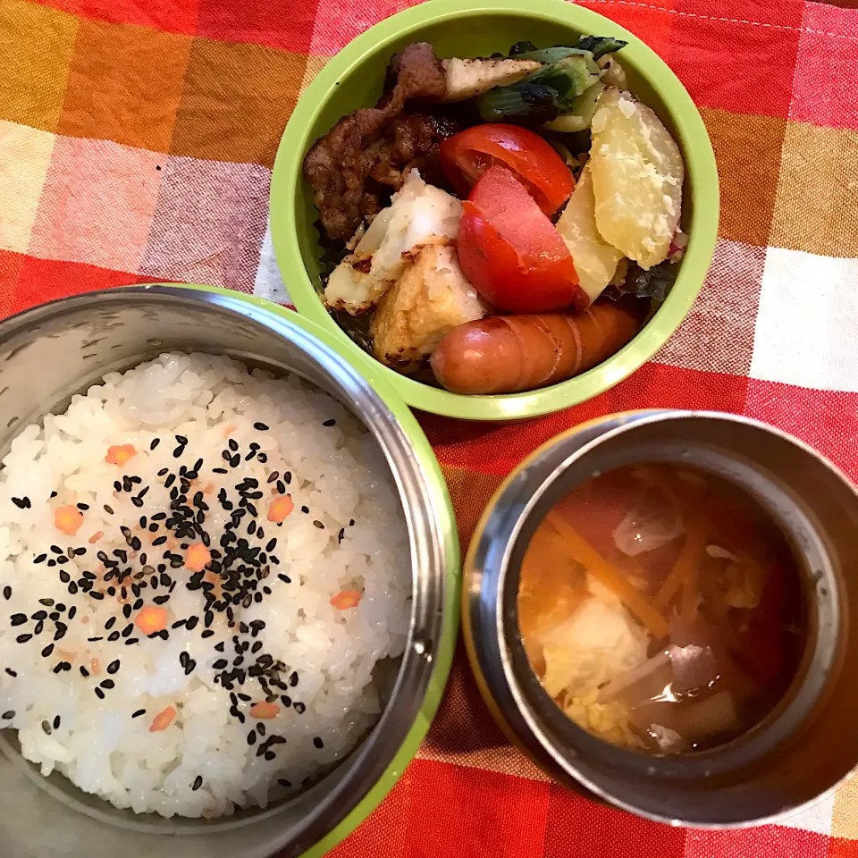 今日のお弁当🍱
風の強い朝
1週間の始まりです🍀
元気出していってらっしゃい👋😊|mokoさん