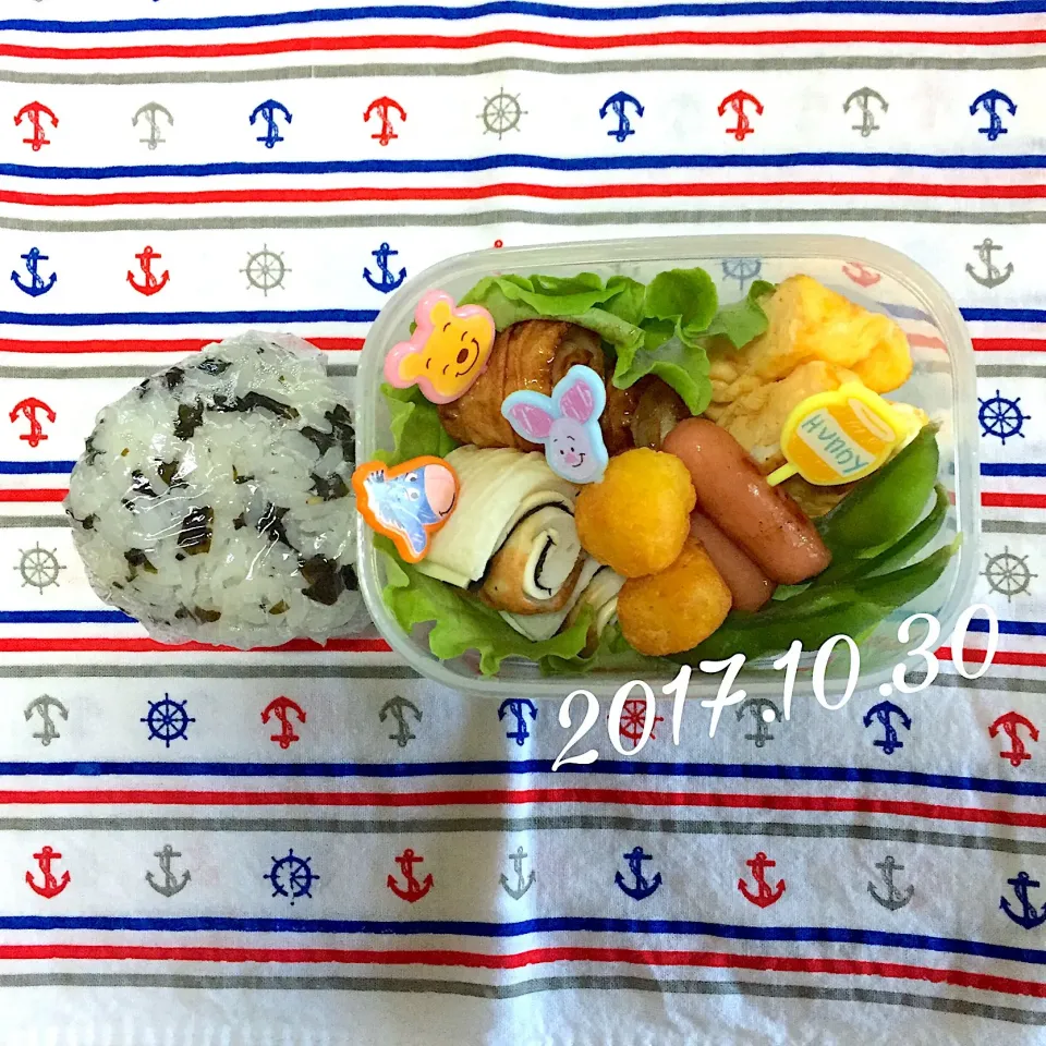 遠足弁当♡
おやつがあるから軽めに★

 #幼稚園  #年中  #お弁当  #おにぎり  #遠足|カイサナママさん