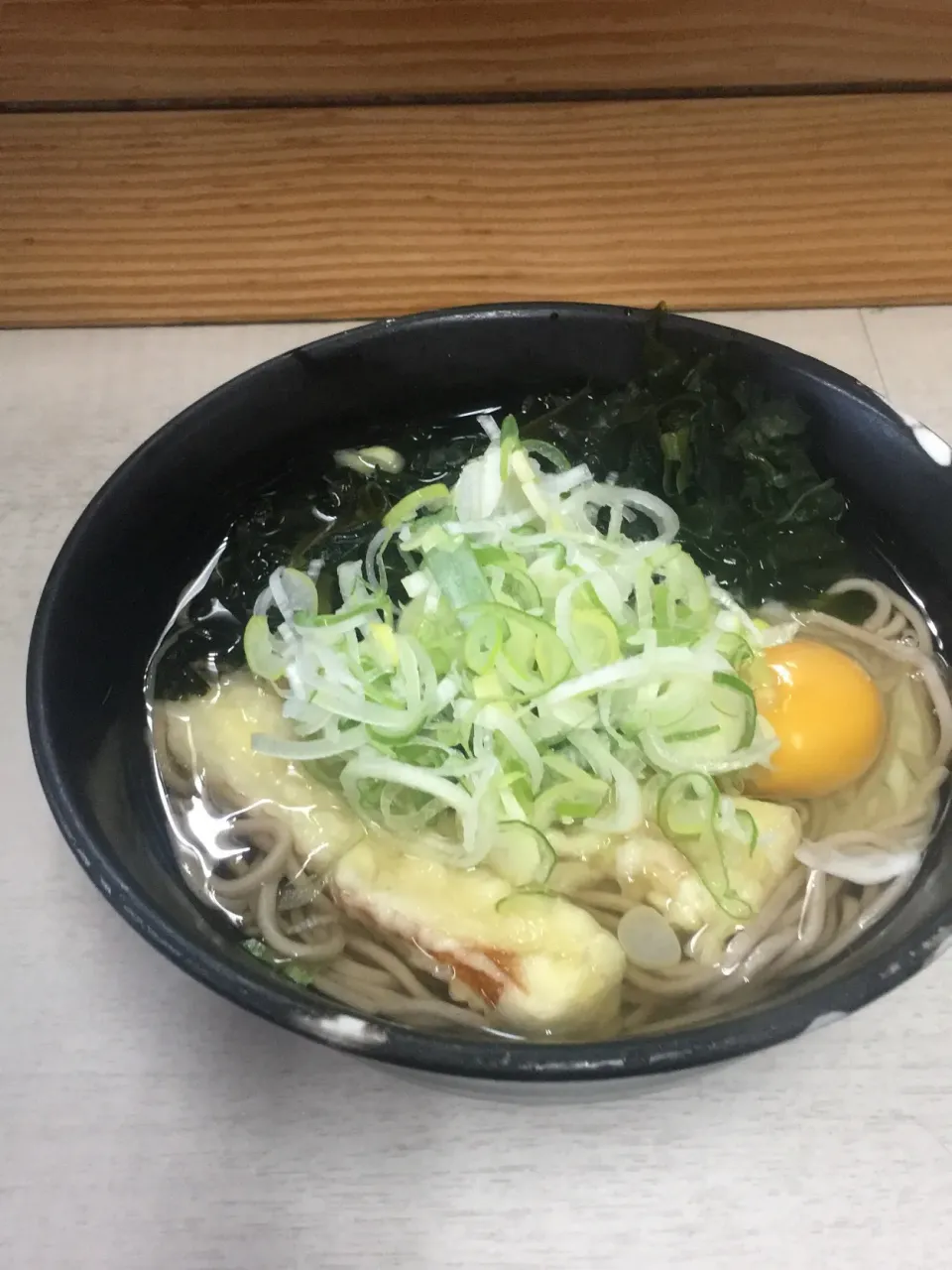 Snapdishの料理写真:蕎麦  卵 ちくわ わかめ|Hajime Sakaiさん