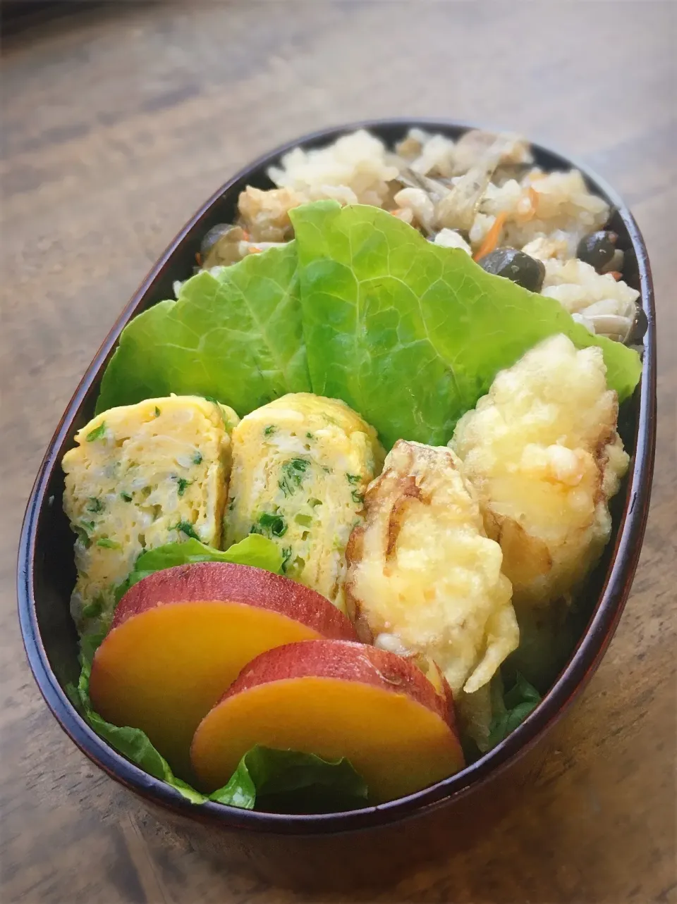 今日のお弁当
・鳥ごぼう炊き込みご飯
・シラス入り出汁巻き卵
・チーズイン竹輪の天ぷら
・さつまいもオレンジ煮|akiさん