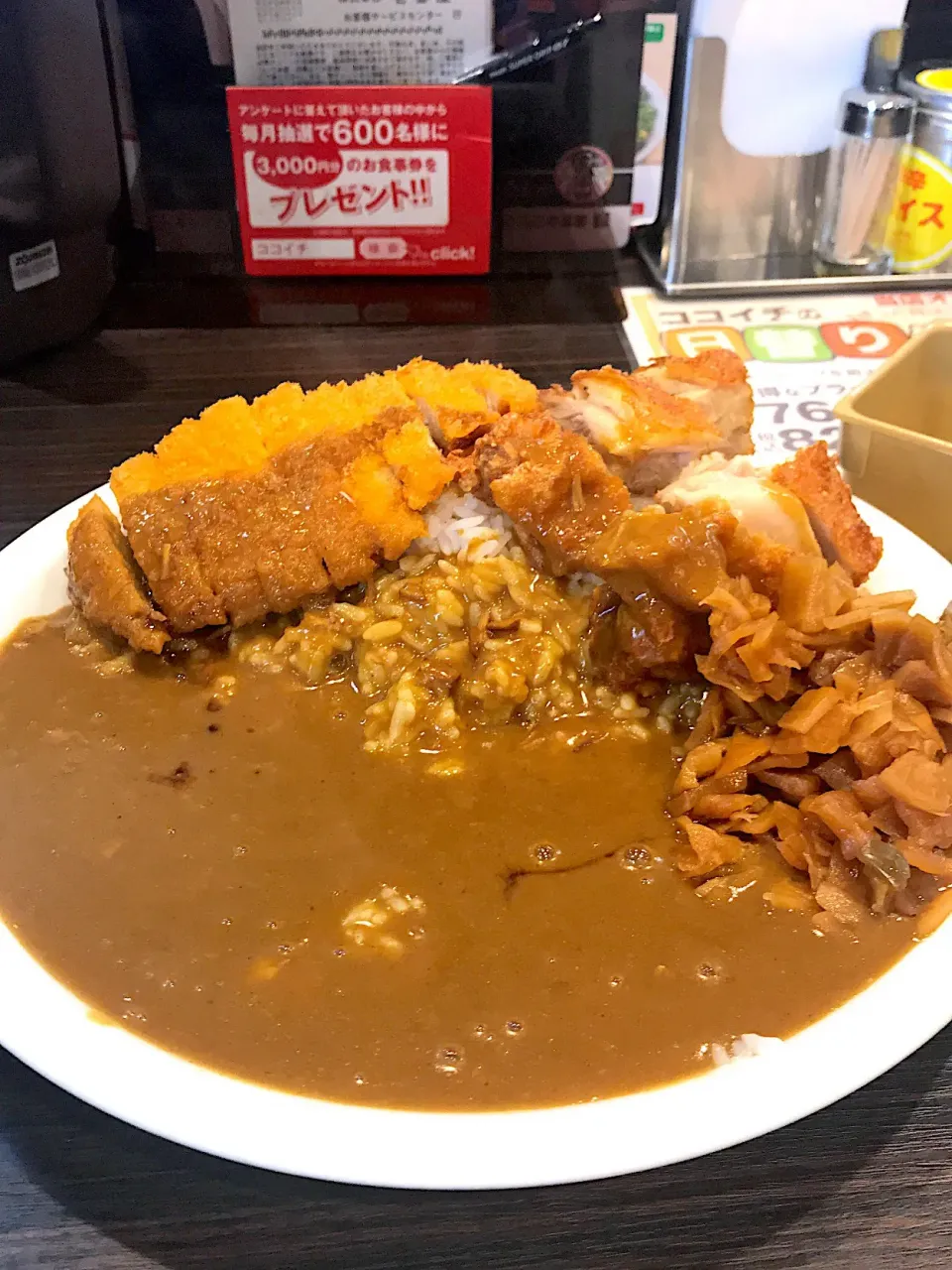 Snapdishの料理写真:CoCo壱番屋
ロースカツカレー &パリパリチキン ライス500g|ぴょんこさん