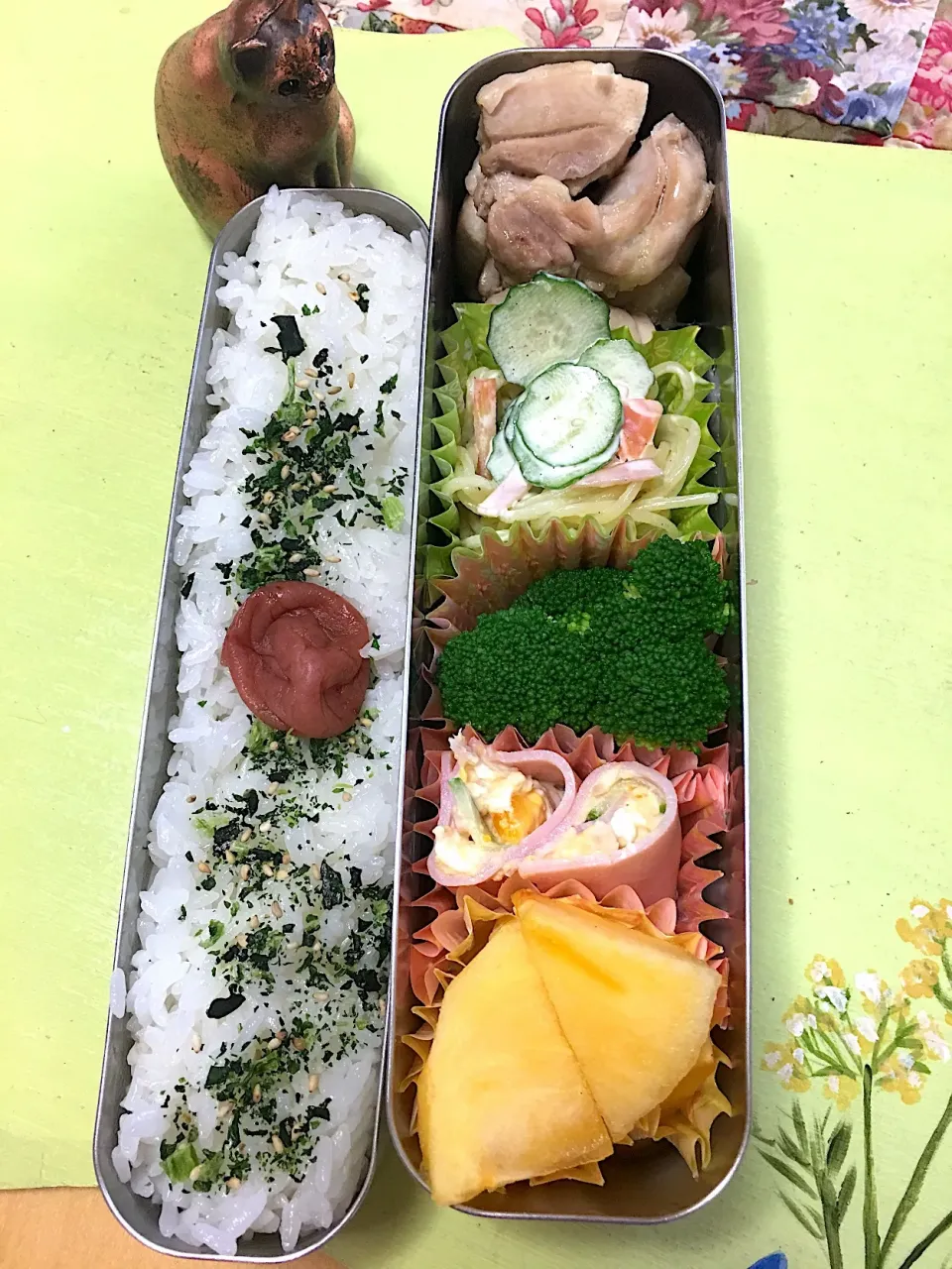 Snapdishの料理写真:チキン日本酒煮 スパゲティサラダ ブロッコリー ハム巻き 柿弁当。|Kumiko Kimuraさん