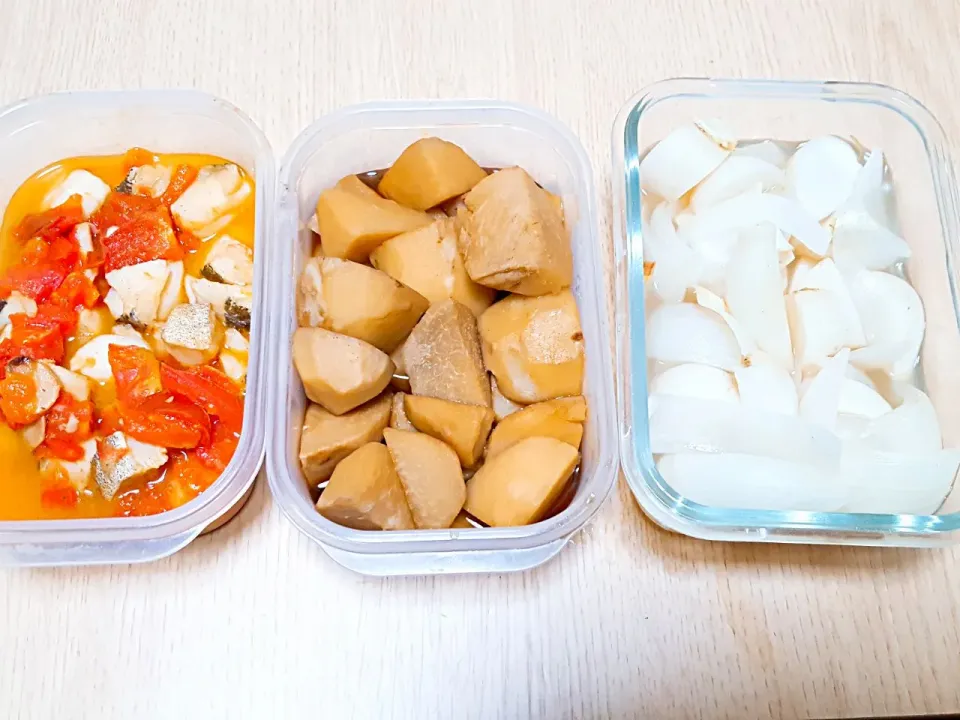 今週のつくりおき
📛たらのフレッシュとまと煮
📛里芋の煮っころがし
📛かぶと長ねぎの白煮

煮てばっか　！　笑|ぽよさん