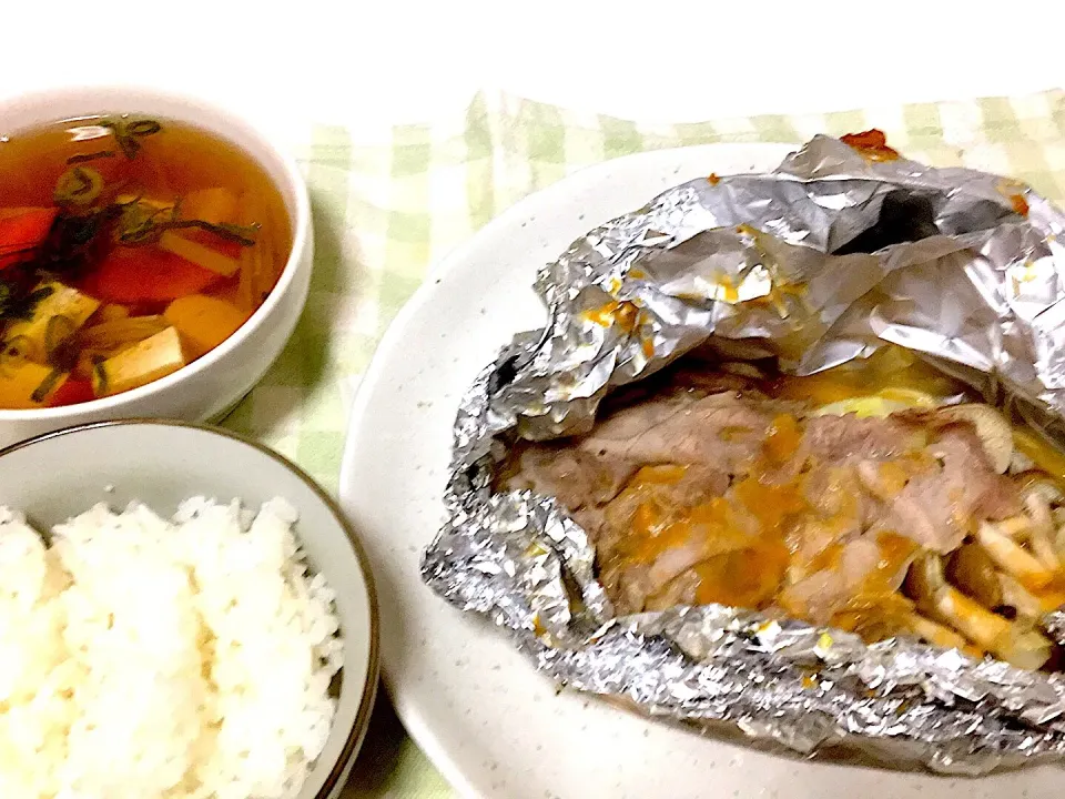 豚肉ときのこと野菜の味噌バターホイル焼き🙆お吸い物🙆
最近ホイル焼きにはまる…この味噌バター味最高！！|KKOさん