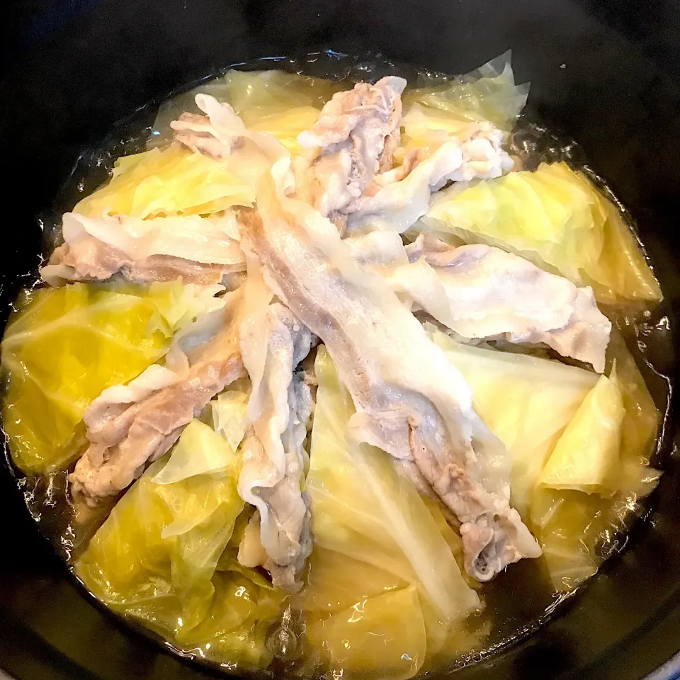 丸ごとキャベツの豚バラ煮|&しーさん