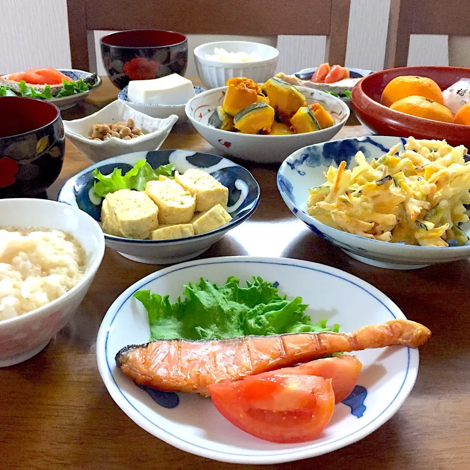 ヘルシー和食御膳〜とろろご飯、鮭の塩焼き、納豆、だし巻き卵、かき揚げ、かぼちゃの煮物🎃〜 #晩ご飯|ゆかりさん