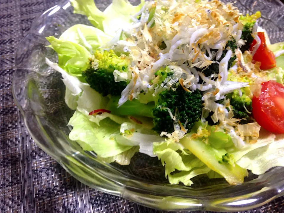 アヒージョ風ブロッコリーとトマト🍅のホットサラダ🥗しらす添え💕|はるさん