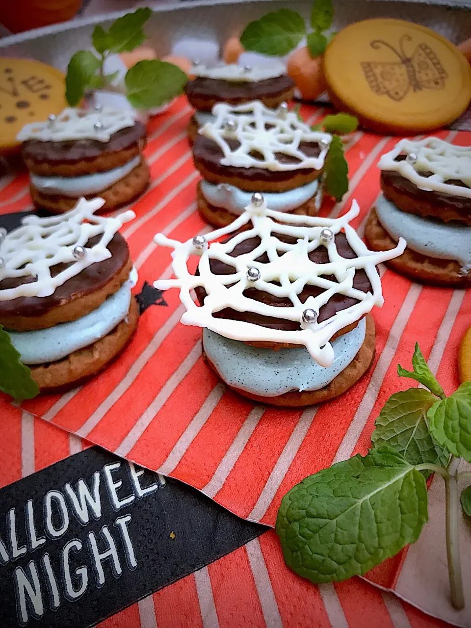 spider chocolate cookie sandwich🕸 with spirulina mint cream|⋆͛*͛wandering.cat⋆͛*͛さん