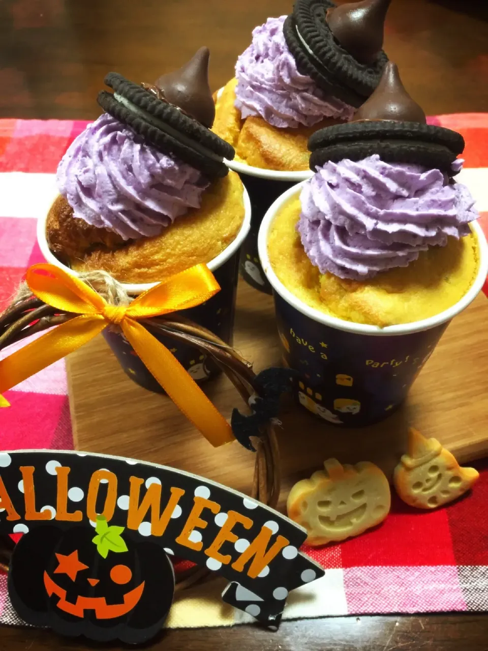 Snapdishの料理写真:かぼちゃのカップシフォンケーキ👻 ハロウィン仕様🎃|リーダーさん