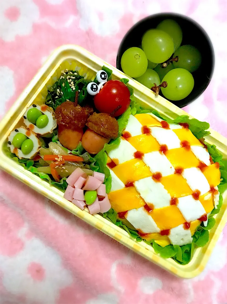 修学旅行【編み込みオムライス】弁当🍙
〜ハンバーグ・きんぴら・ほうれん草ごま和え・ミートソーセージどんぐり・ちくわ君・etc〜
 #オムライス #編み込みオムライス  #きゃら弁|華恋さん