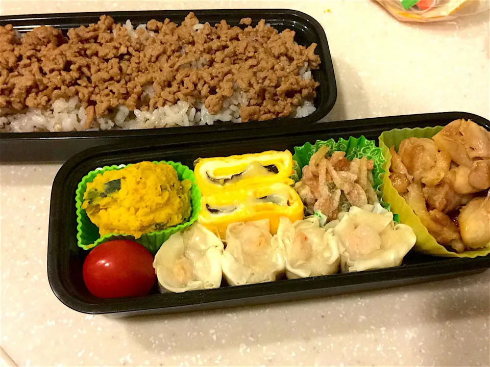 旦那弁当🍱
そぼろご飯
鶏肉のハーブソルト焼き
青椒肉絲(冷凍)
エビシュウマイ(冷凍)
卵焼き(海苔、チーズ)
カボチャサラダ
トマト|すがかえさん