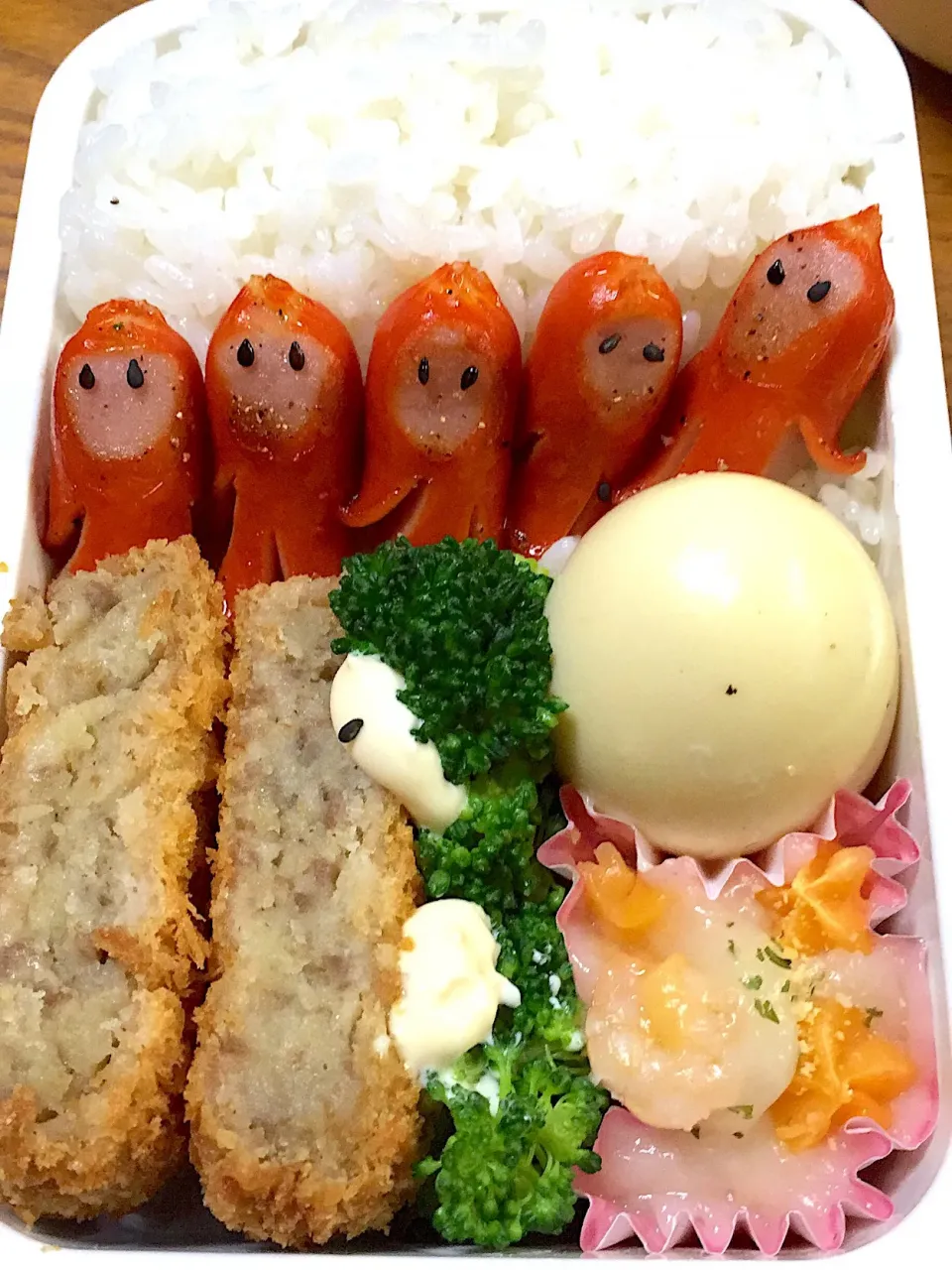 10月31日 赤ウインナー弁当🍱👀|かよっぺさん