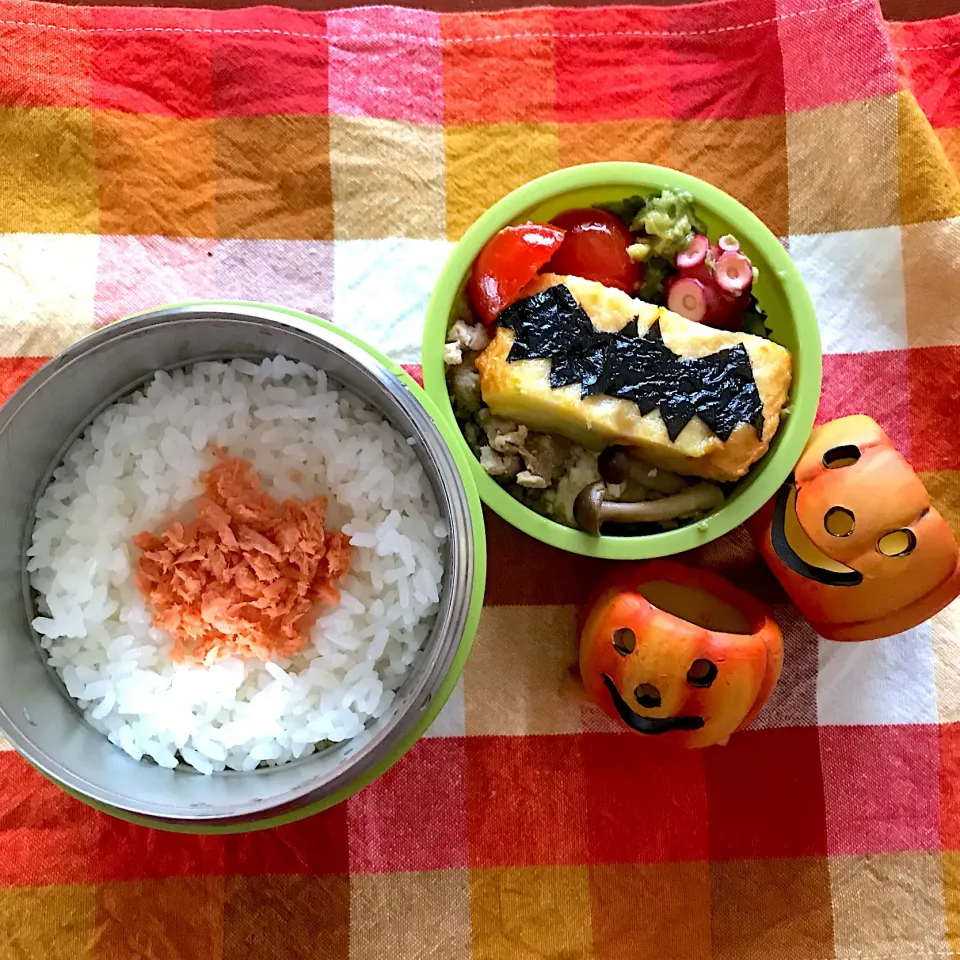 🎃ハロウィン👻の日のお弁当🍱
10月最後の日
ぽかぽかお天気
穏やかな秋晴れ
嬉しくなりますね🌅
頑張っていってらっしゃい👋|mokoさん