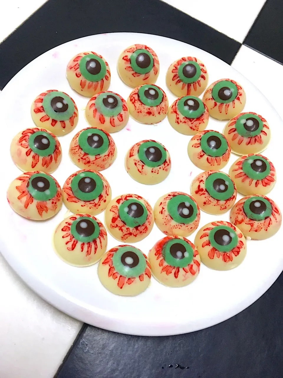 充血目玉チョコ👁#ハロウィン#チョコ|休日限定ままさん