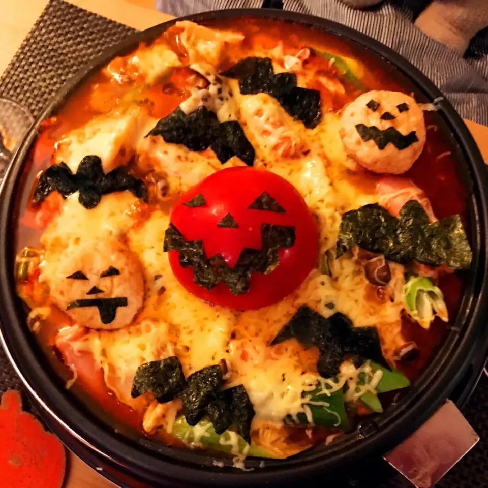 ハロウィントマトチーズ鍋🍅🎃👻|なちゃんさん