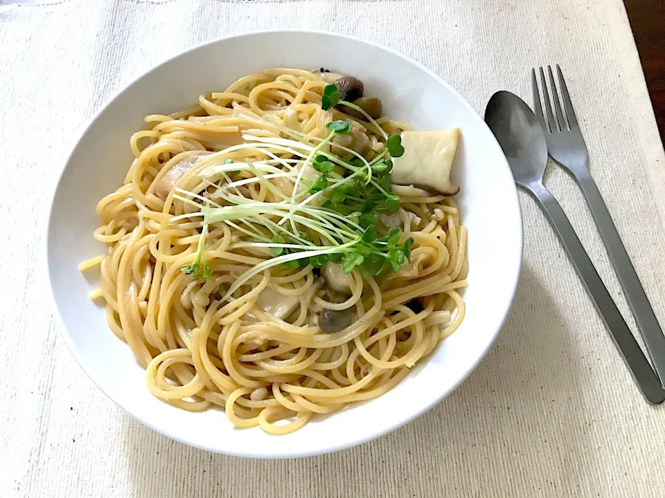 鶏ときのこのバター醤油柚子胡椒パスタ

#鶏 #きのこ #秋 #パスタ|咲さん