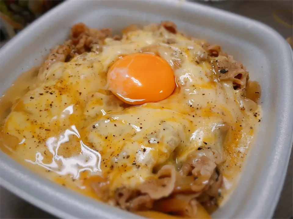 Snapdishの料理写真:チーズカルボ牛丼 テイクアウト|chan mitsuさん