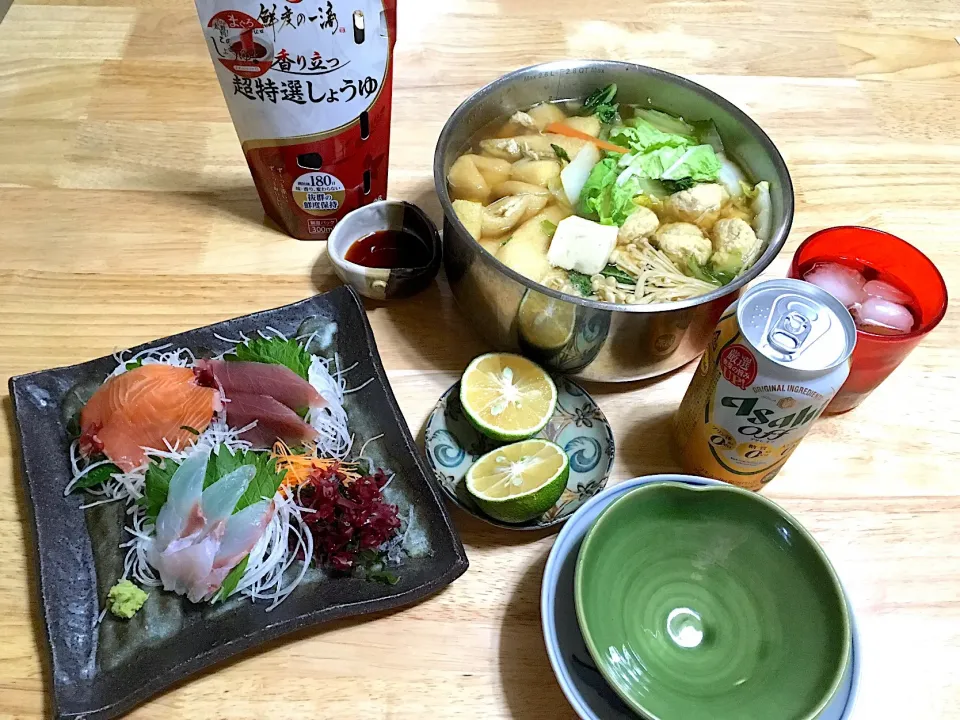 Snapdishの料理写真:当選感謝⭐️このお醤油ホント〜にマグロにとっても合います‼️✨👍🏻
お刺身
鶏つみれ鍋〜かぼすを絞って
発泡酒|さくたえさん