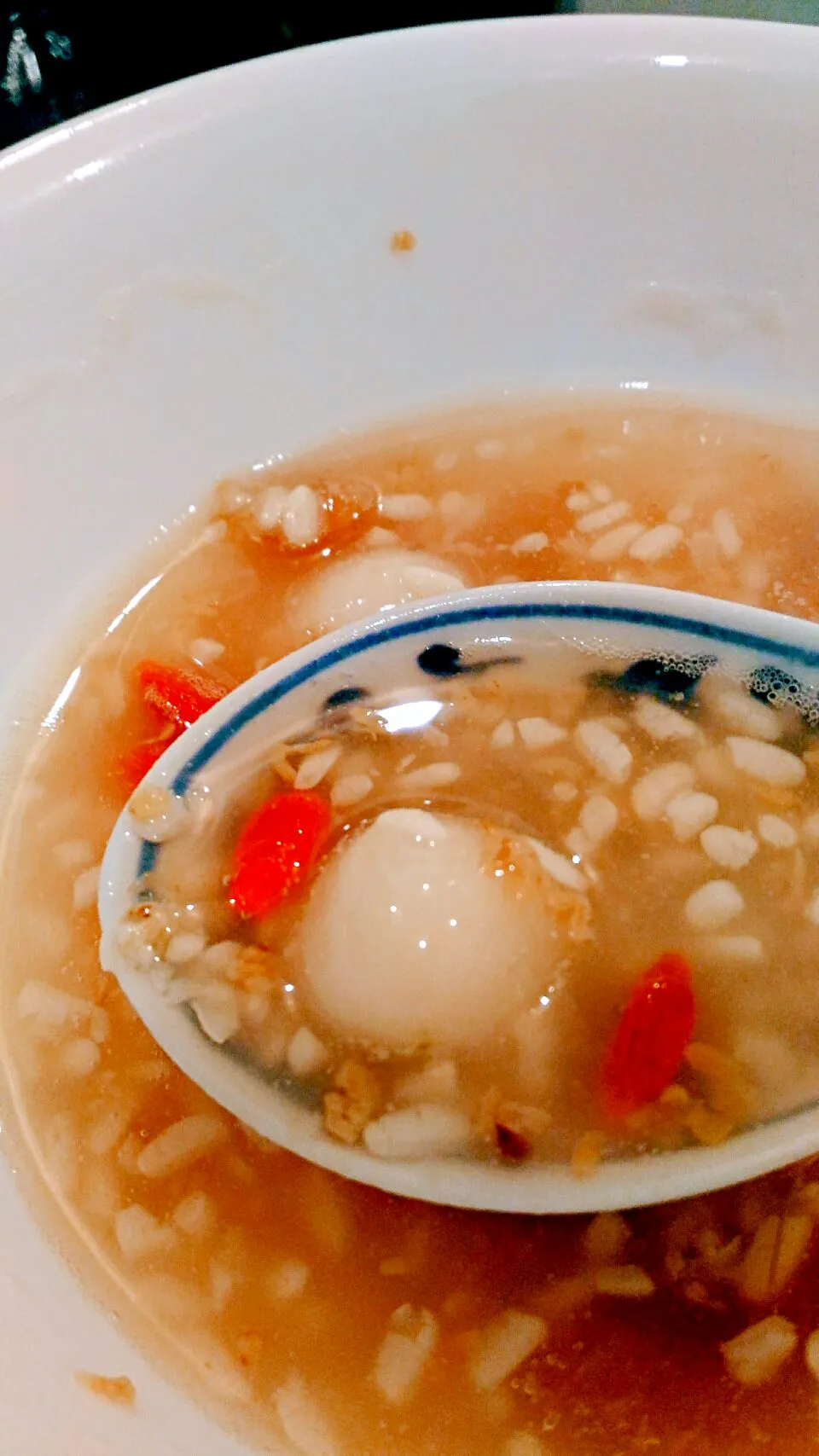 酒醸丸子（中国のお汁粉）🌻
白玉×甘酒×キンモクセイ砂糖漬け×クコの実
Chinese small dumplings in sweet soup
 #Chinese cuisine #Dessert|Yuikomさん