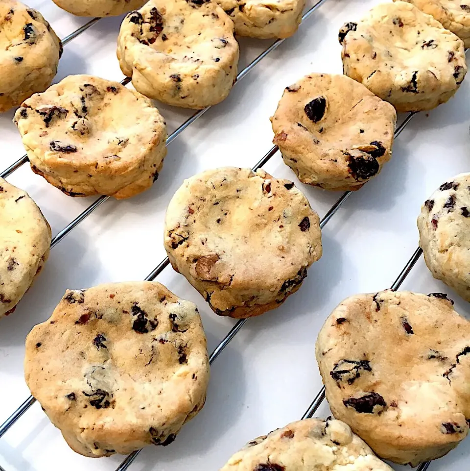 ナッツとレーズンのクッキー🍪|りいたあさん