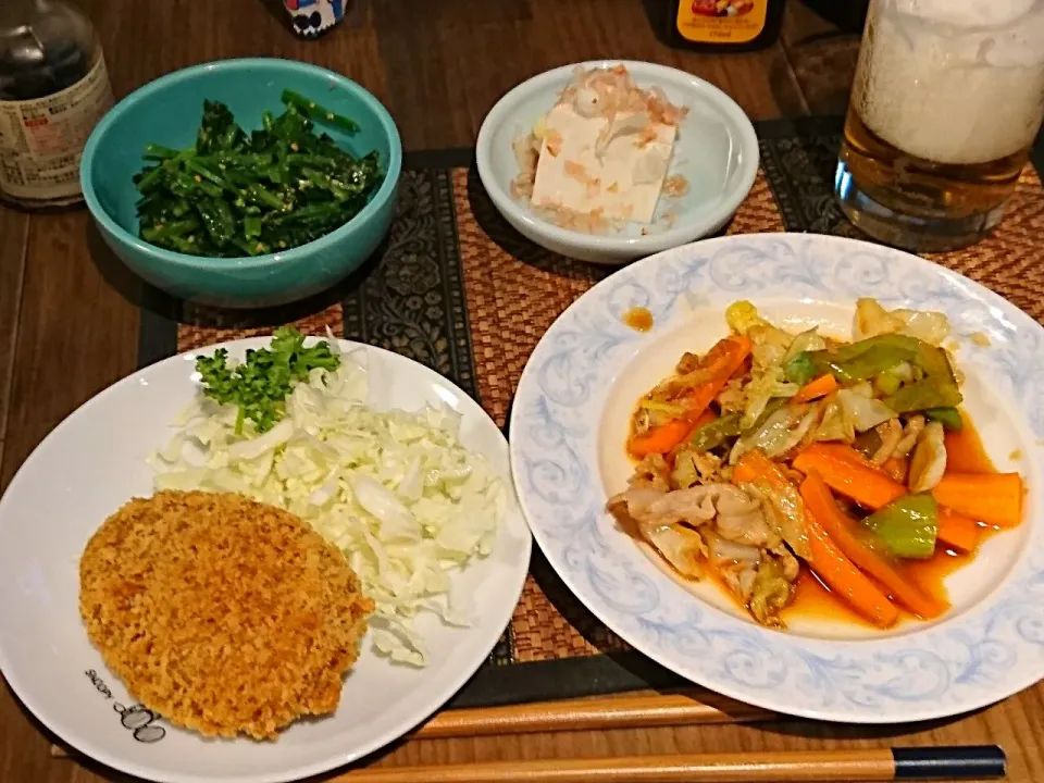 Snapdishの料理写真:ほうれん草のごま和え&野菜炒め&冷奴&コロッケ|まぐろさん