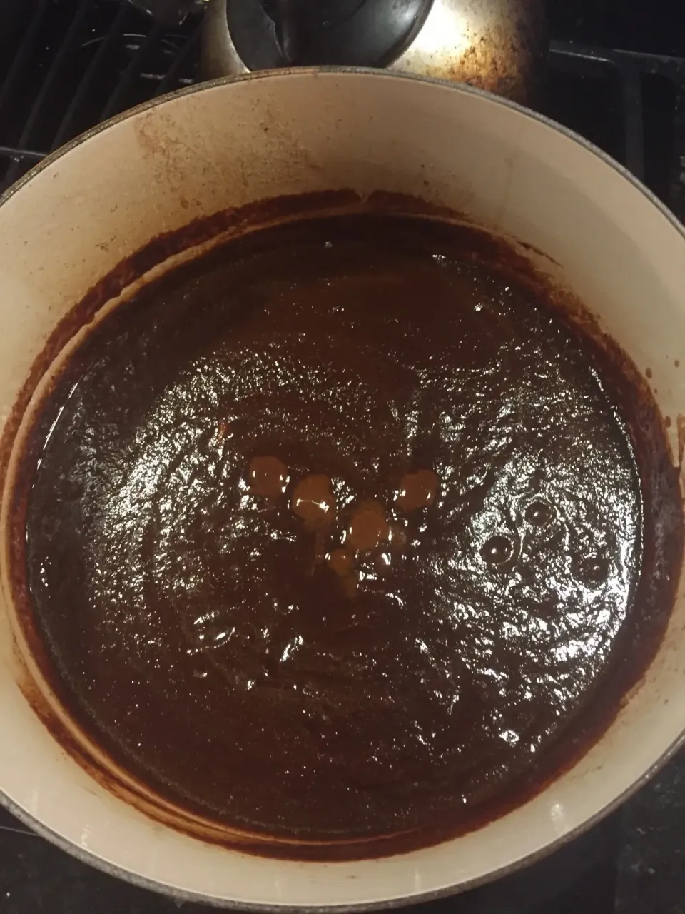 Chili base.  Roasted poblano, Pasilla, chipotle peppers reconstituted and puréed with beef stock|ernest ristiさん