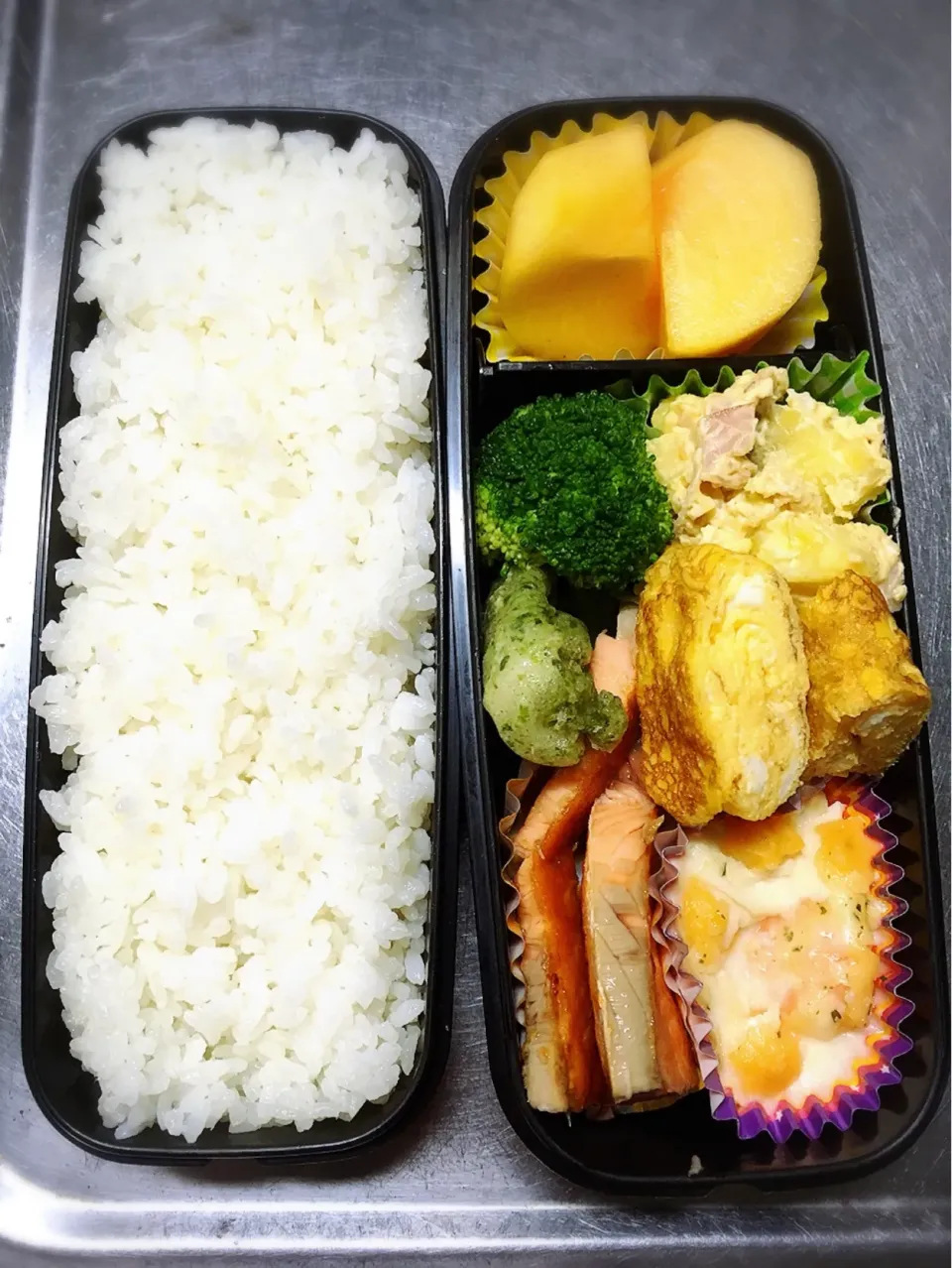 ちょっぴり鮭弁当 #息子弁当  #高校生男子弁当|友美さん