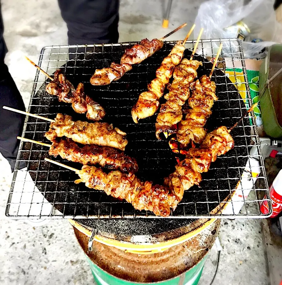 雨の中の焼き鳥🐓|良太さん