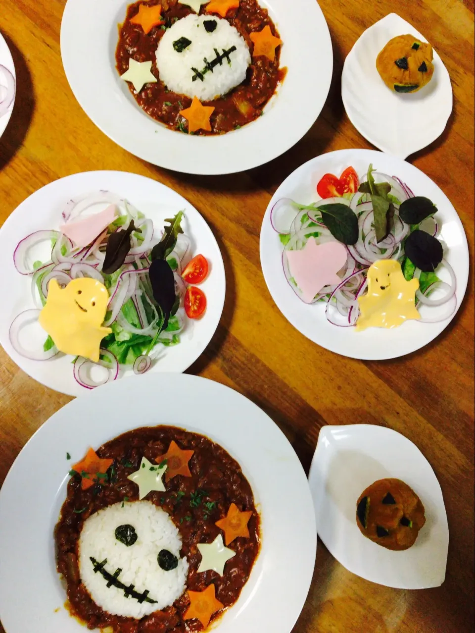 カレーをハロウィン🎃仕立てにしてみました。
サラダにもオバケをトッピング|nanaさん