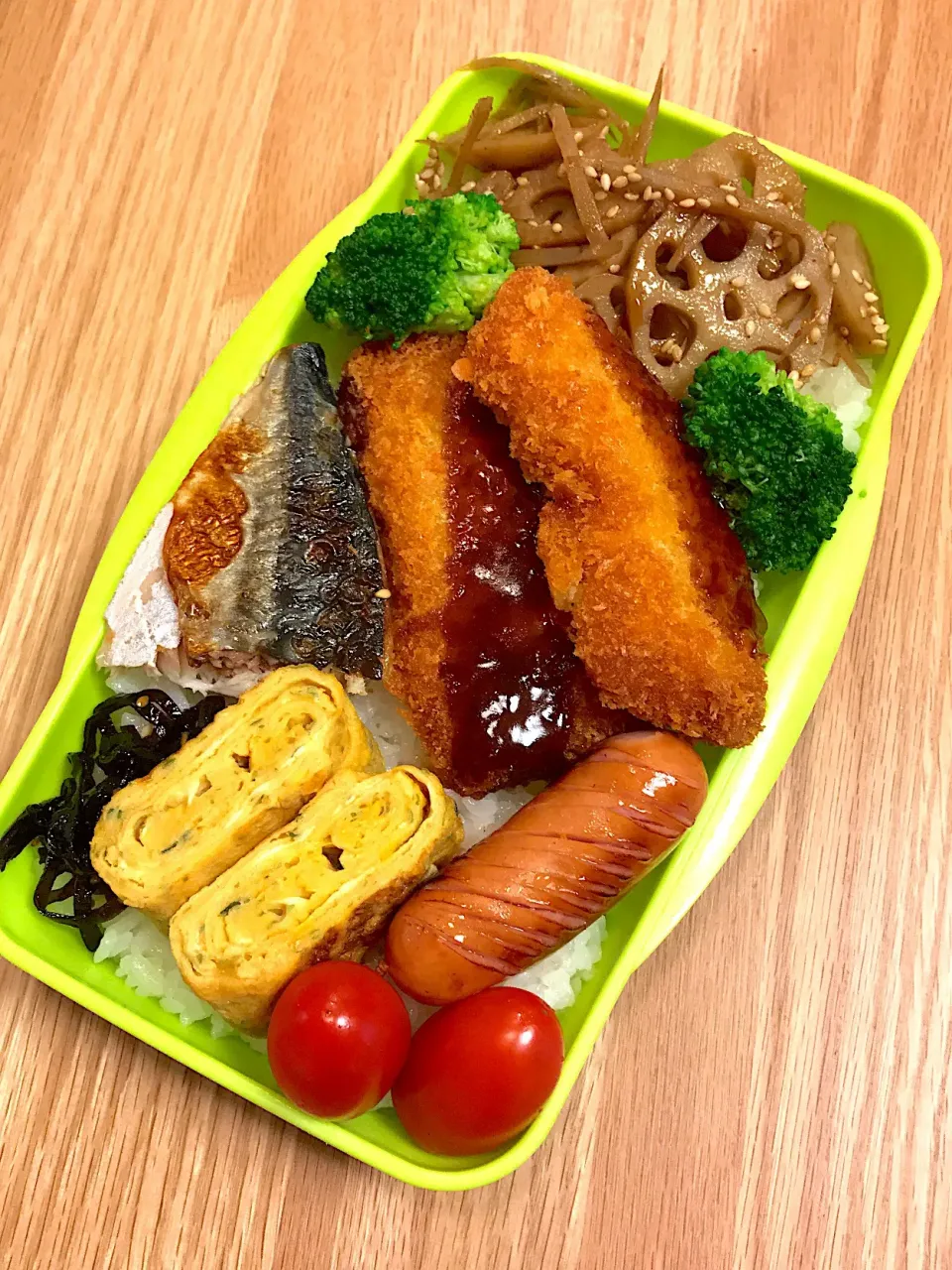 Snapdishの料理写真:2017.11.1 中2＆高2男子 イカフライ弁当〜(*´∀｀*)
 #高2弁当  #中2弁当  #お弁当  #イカフライ  #きんぴら蓮根|mari-pさん