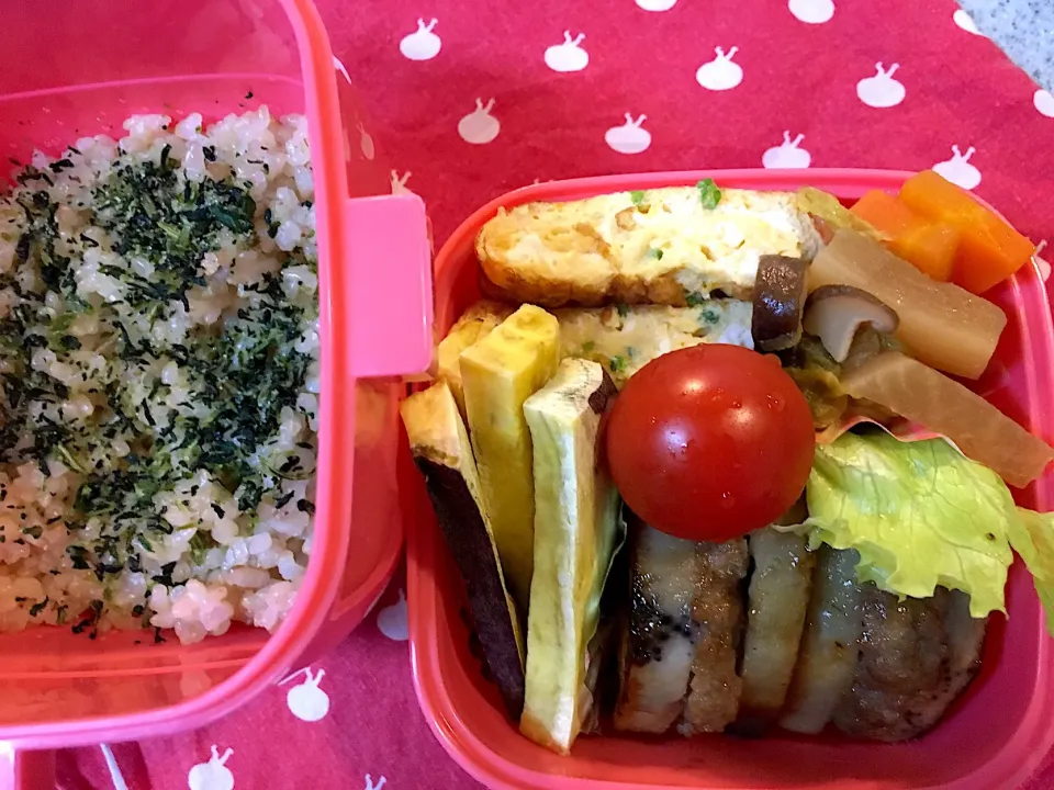 ♫今日のお弁当♫〜レンコンはさみ焼き甘辛味、ネギ入りだし巻き卵、味噌鍋の野菜、サツマイモスティック、トマト〜|Satokoさん