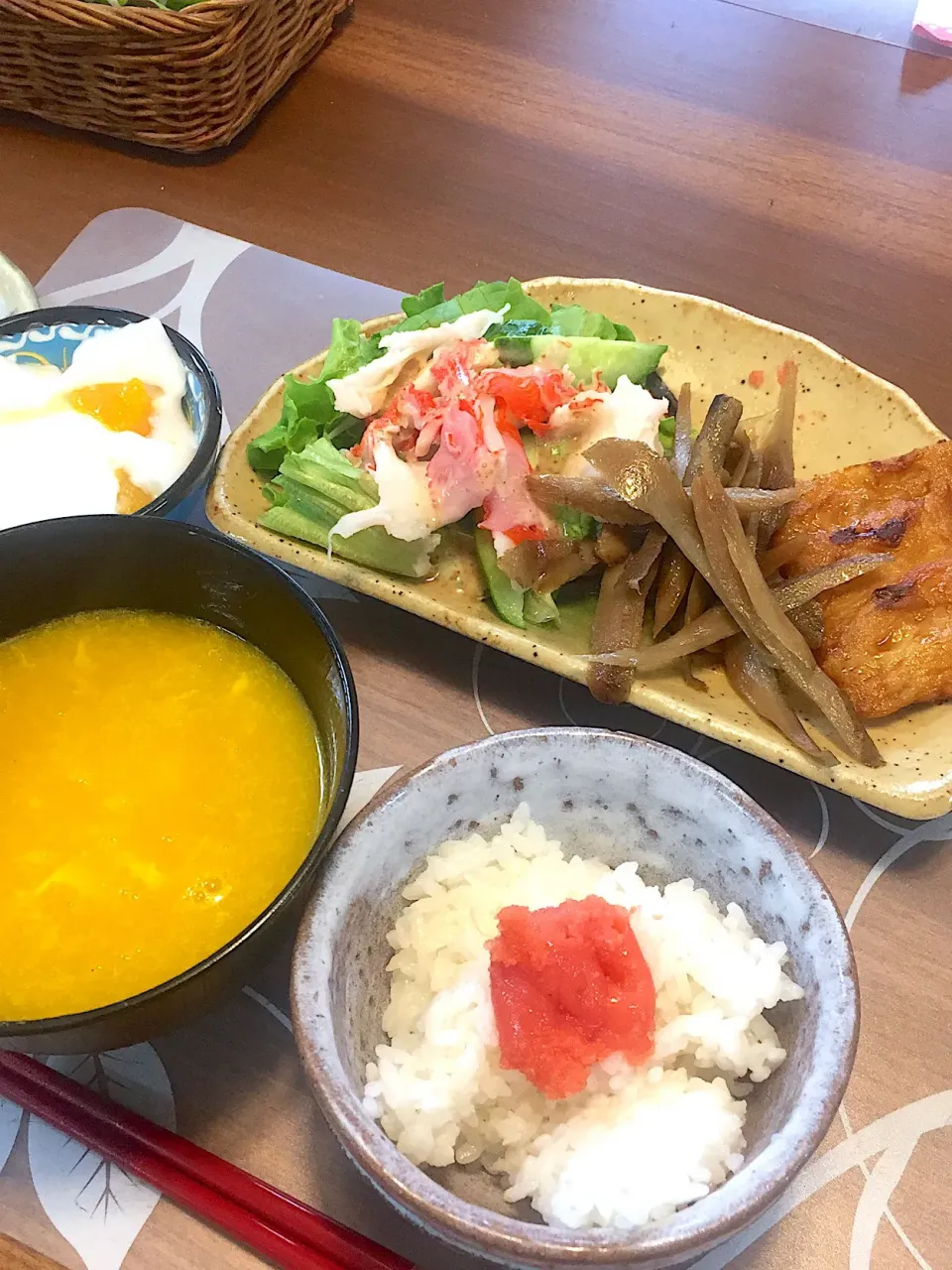 朝ごはん
はんぺん付焼き、きんぴらごぼう、グリーンリーフカニカマときゅうりのサラダ、白米、辛子明太子、かぼちゃのスープ、杏仁豆腐|かよちゃんさん