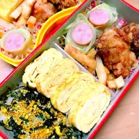 Snapdishの料理写真:JKの唐揚げとウィンナーロールキャベツのお弁当