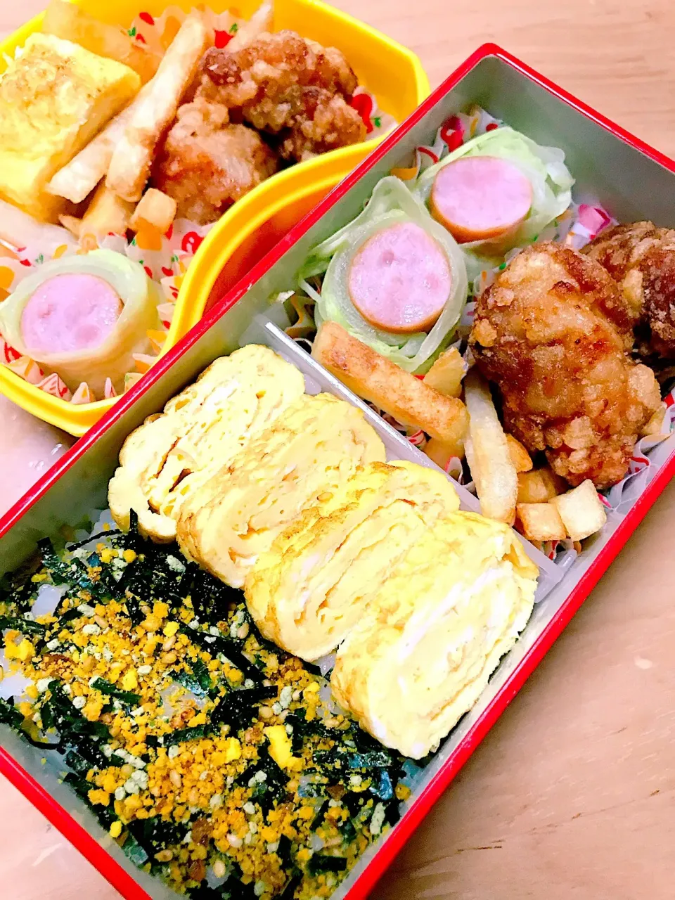 Snapdishの料理写真:JKの唐揚げとウィンナーロールキャベツのお弁当|mamacatさん