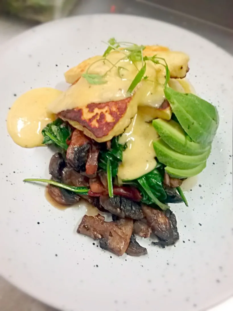 grilled haloumi with mushroom roasted capsicum baby spinach,  mash Bearnaise and avocado|jenny nさん