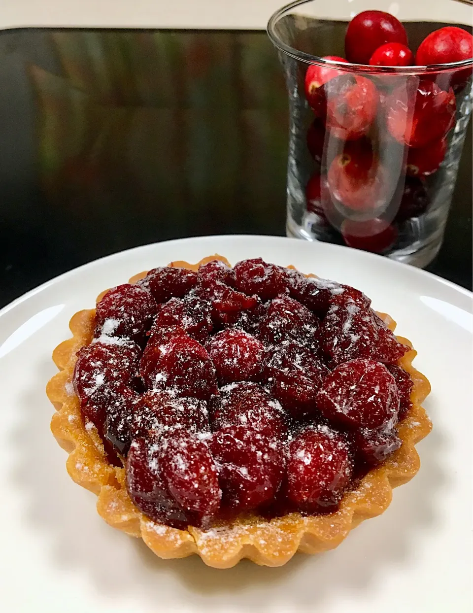 Snapdishの料理写真:Cranberry & Almond Cream Tartelette|gonbenさん