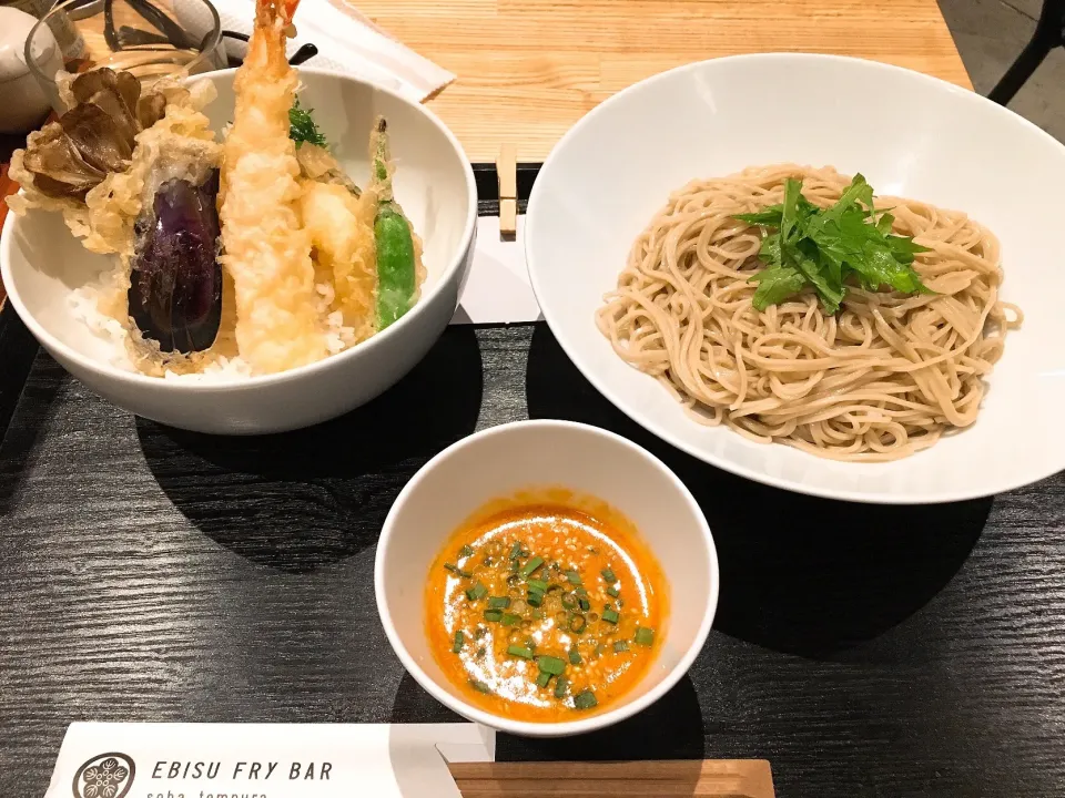 Snapdishの料理写真:ピリ辛ごま豆乳ざる蕎麦と天丼|chan mitsuさん