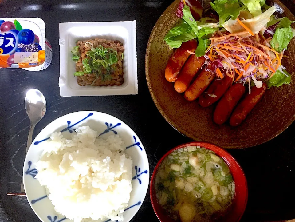 ウィンナー炒め サラダ 納豆 味噌汁|ラーメンの小池さん