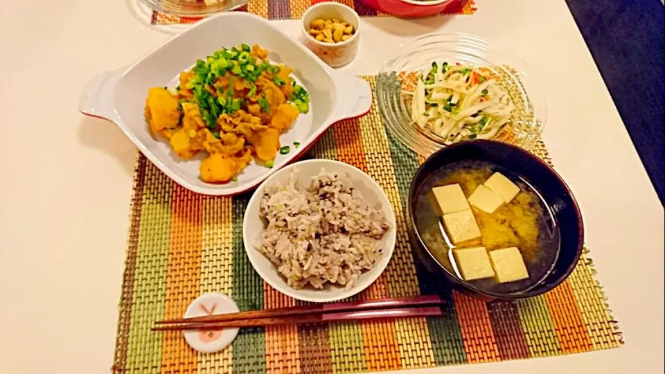 Snapdishの料理写真:今日の夕食 じゃがいもと豚肉のキムチ煮、大根サラダ、雑穀米、高野豆腐の味噌汁|pinknari🐰🌈さん