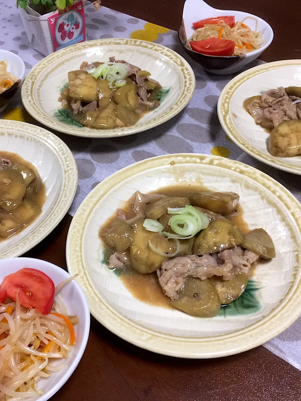 豚バラ麻婆ナスとモヤシとトマト🍅の中華あえ|けもさん