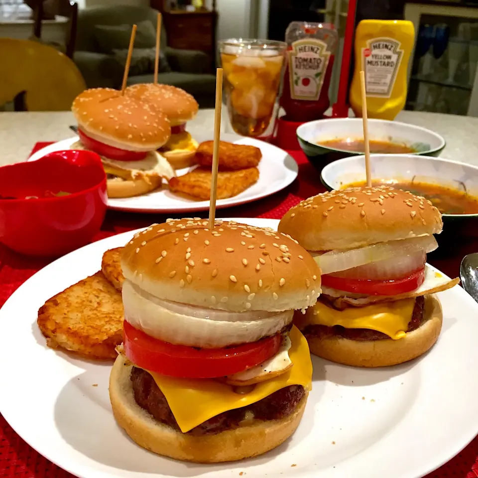 エッグ🍳チーズ🧀バーガー🍔&ミネストローネ|Mayumiさん