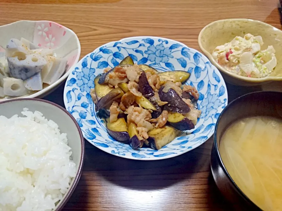 ・ナスと豚肉の甘酢煮
・蓮根の出汁煮
・白菜のサラダ
・豆腐の味噌汁|ようかんさん