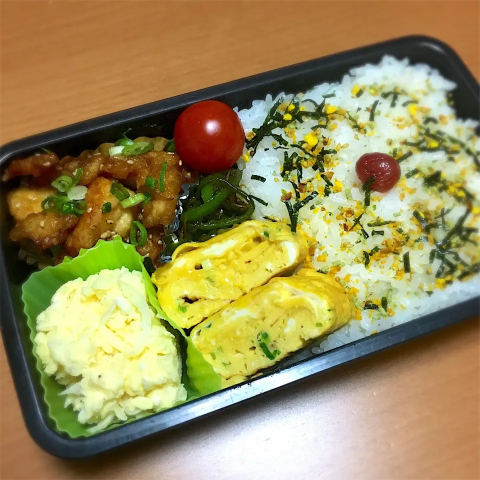 👨🏻父ちゃん弁当
ササミの甘唐揚げ
ピーマンのちりめん山椒炒め
ポテトサラダ
ネギ入り卵焼き|まいまいさん