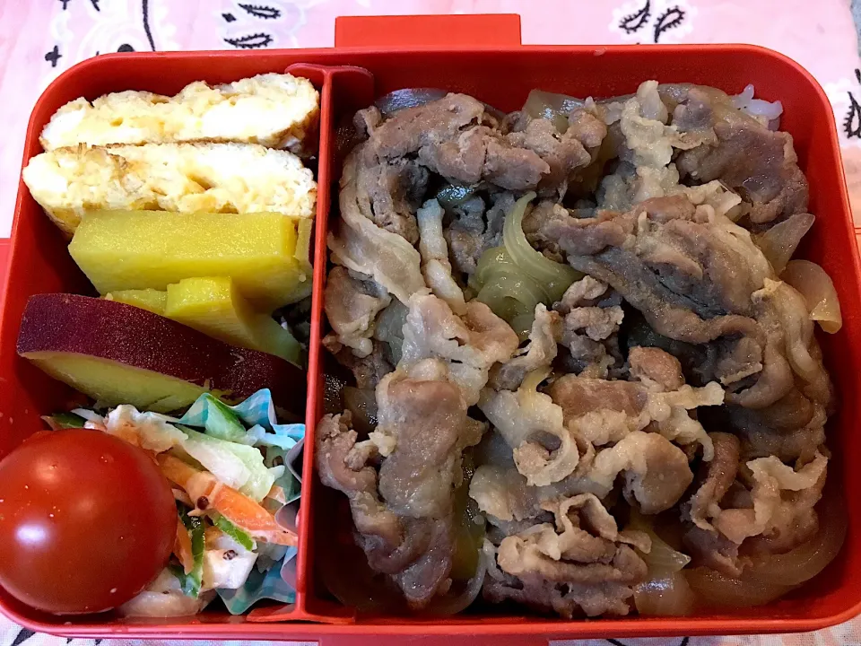 Snapdishの料理写真:♫今日のお弁当♫〜豚丼、だし巻き卵、サツマイモのレモン煮、いろんな野菜コールスロー、トマト〜|Satokoさん