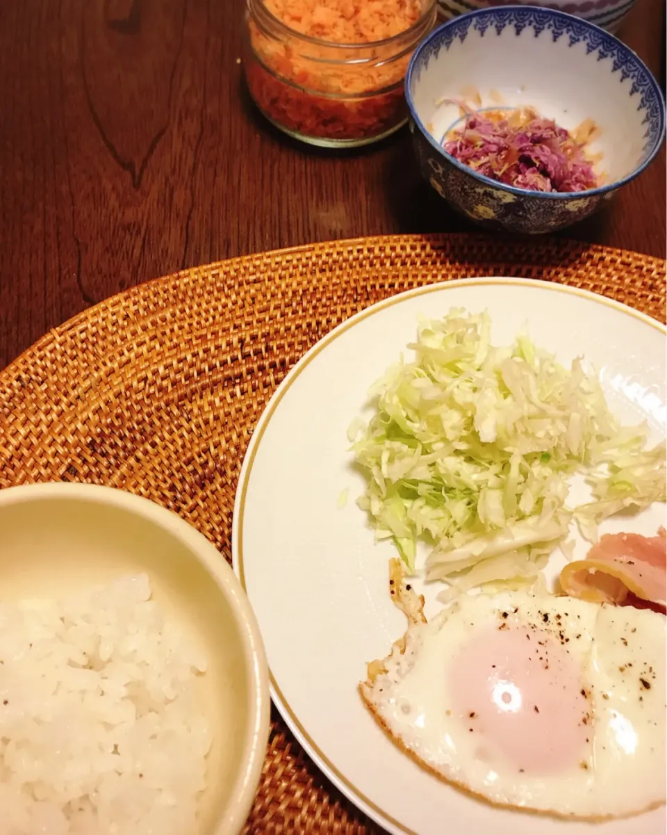 なんとなく冗長な朝ごはん。 
主役はもって菊w

 #ありのままの朝ごはん|江口亜梨子さん