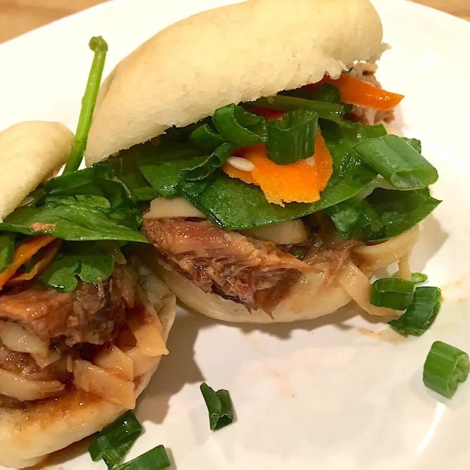 Korean pork meets Chinese steam buns. A first. A success. #rr4catering|emilyDeSantoさん