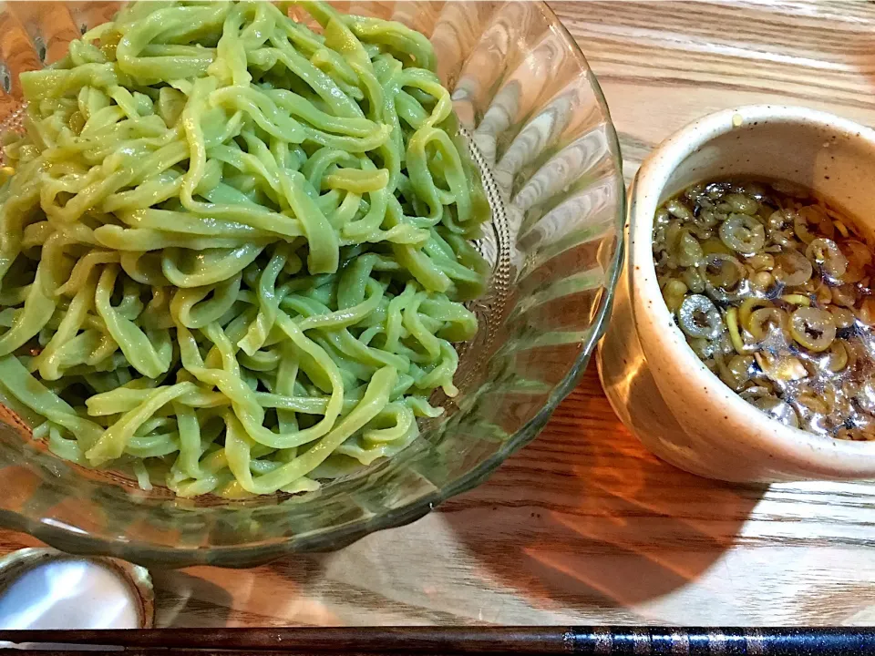 Snapdishの料理写真:ホームベーカリーde翡翠(ほうれん草ペースト)うどん🤗|satoemiさん