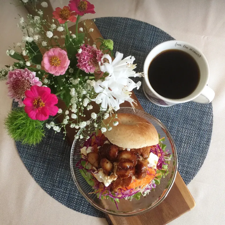 11/2❤︎ぼんじり焼き鳥&カッテージチーズとクリームチーズベーグルサンド❤︎
夕方から仕事のため私だけ早めの晩ごはん☘️
#晩ごはん #夕食 #おうちごはん #ベーグル #ベーグルサンド|Makinsさん